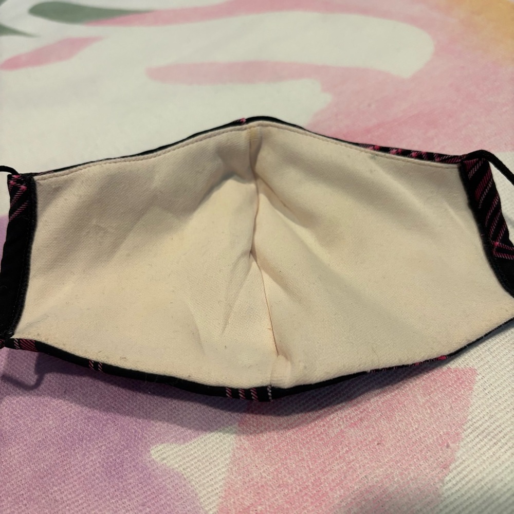 Victoria's Secret Black & Pink Plaid Face Mask EUC Adjustable Gold Text Holiday - Picture 6 of 6